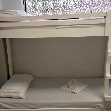 Ziet Hotel Mambajao Quarto foto