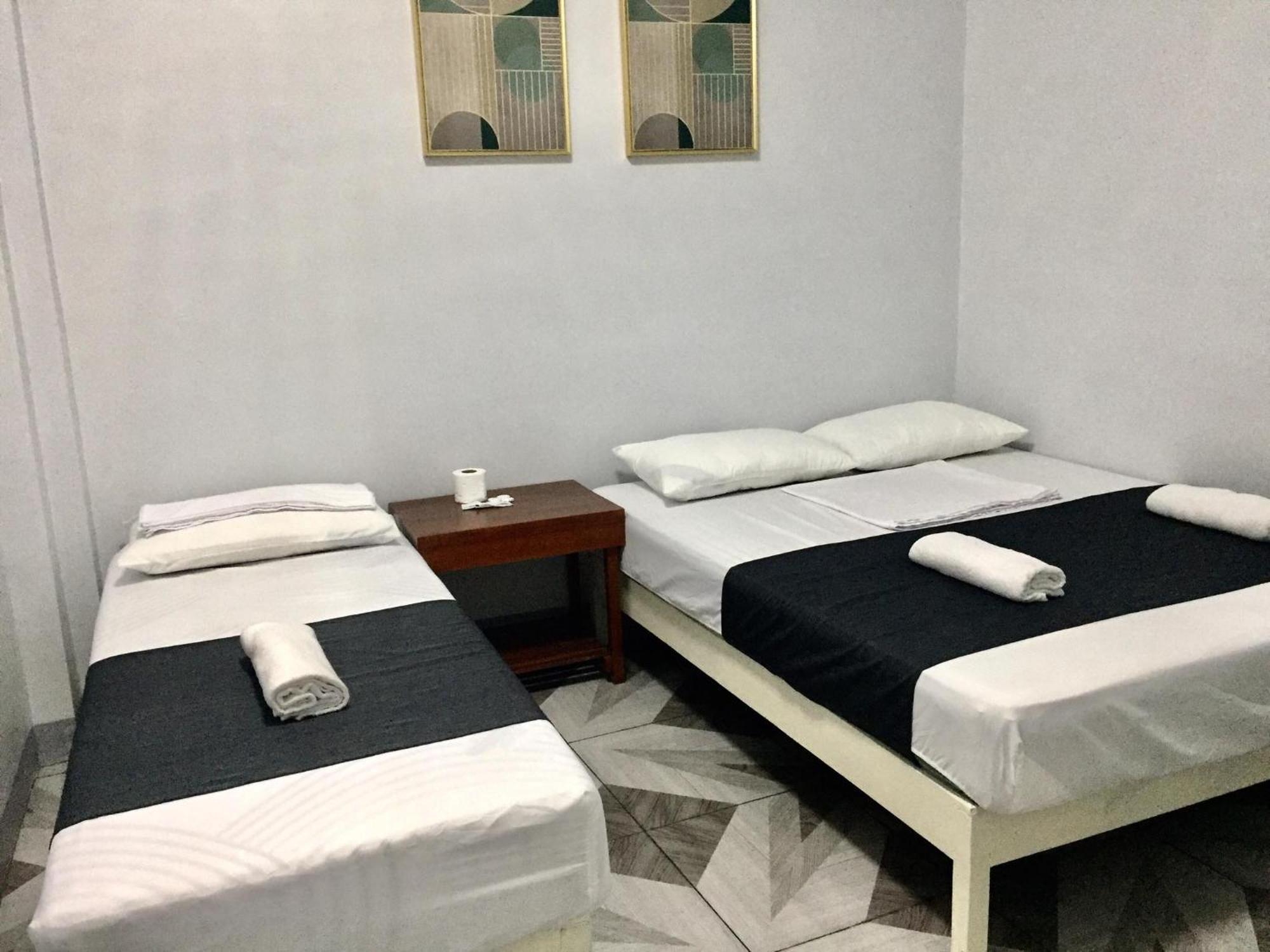 Ziet Hotel Mambajao Quarto foto